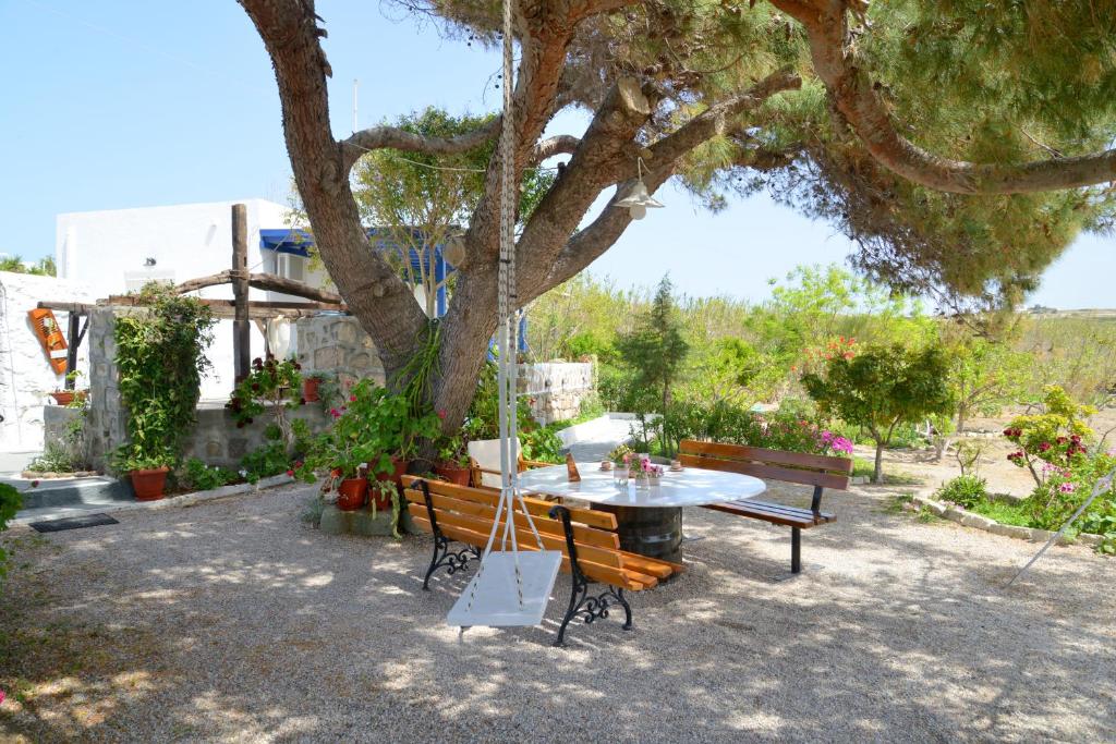 Vichou rooms Adamas photo 2