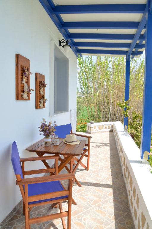 Zdjęcie z galerii obiektu Vichou rooms w mieście Adamas