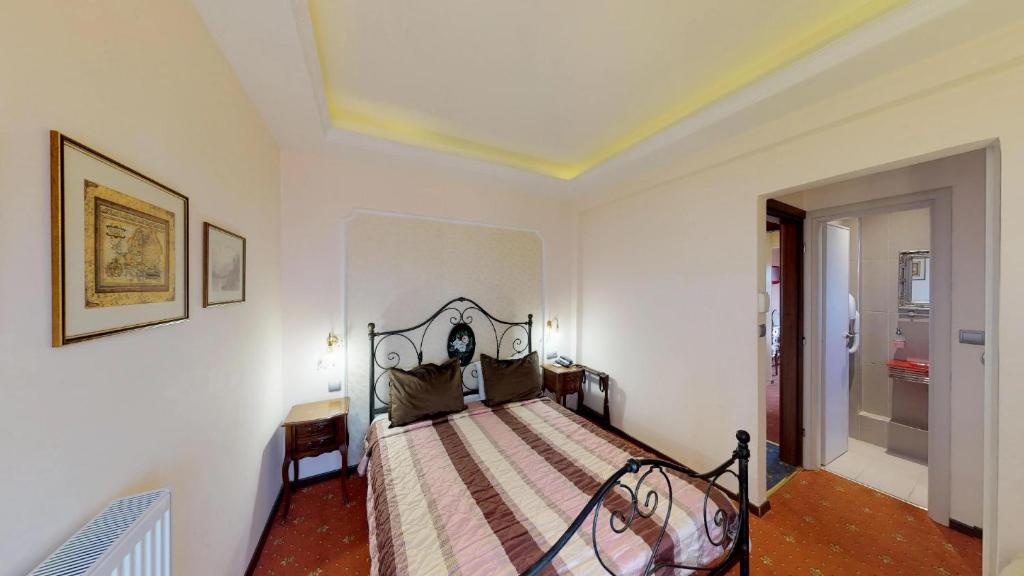 Postel nebo postele na pokoji v ubytování Hotel Mirto