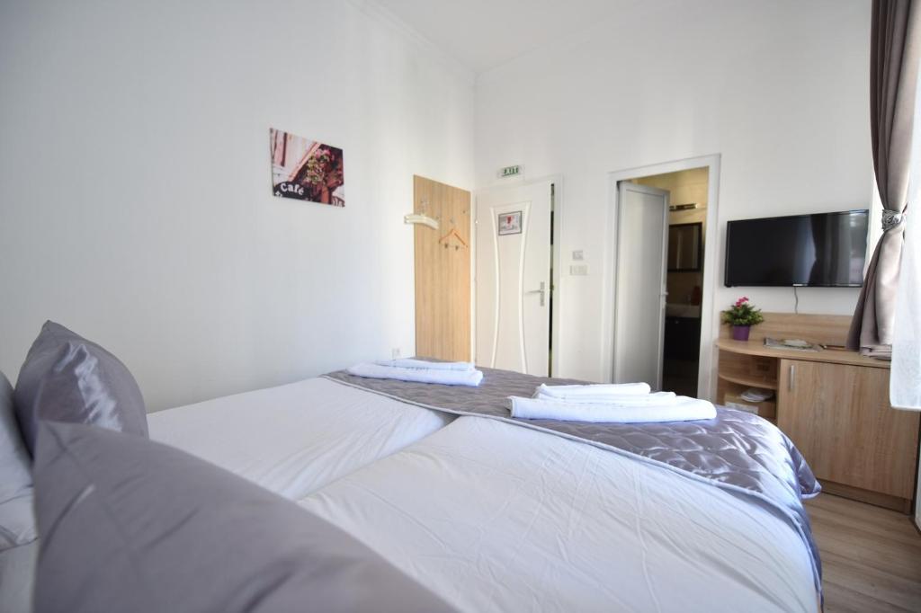Postel nebo postele na pokoji v ubytování Villa Nina Hotel & Lounge bar