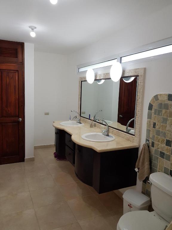 Koupelna v ubytování Luxury apartment with ocean view at the beach