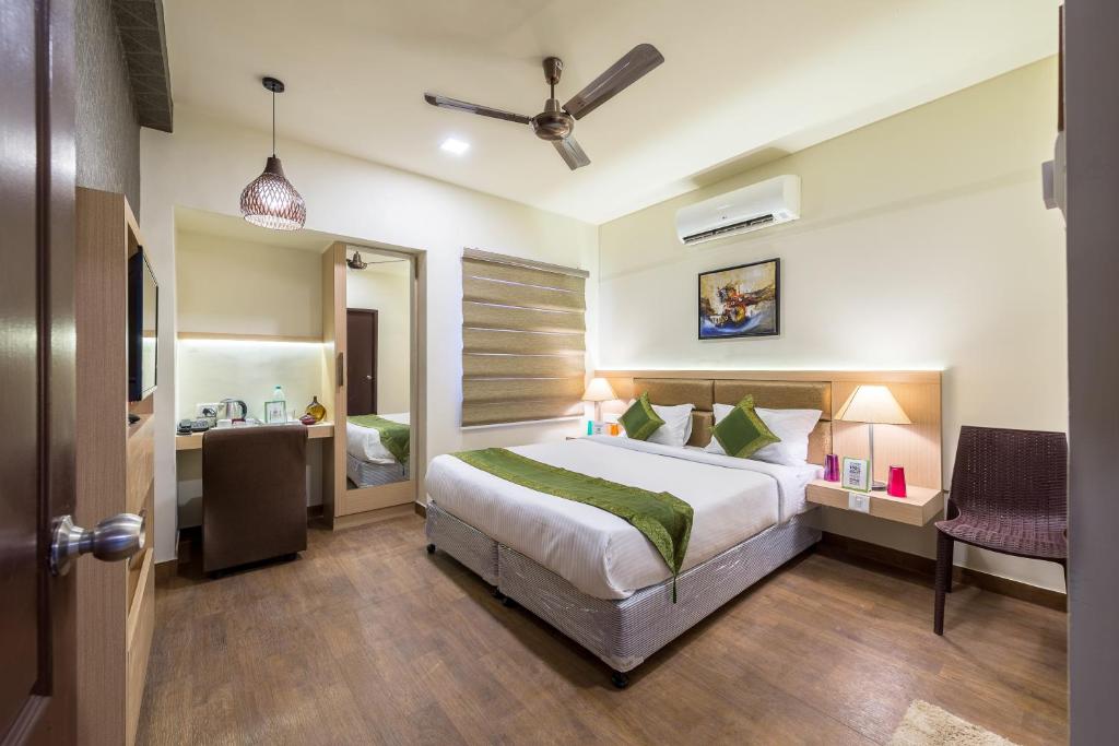 a hotel room with a bed and a bathroom at Treebo Trend Nestlay Casa in Chennai