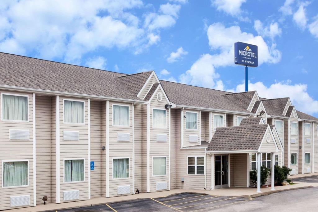 a building with a sign in a parking lot at Microtel Inn & Suites by Wyndham Ardmore in Ardmore