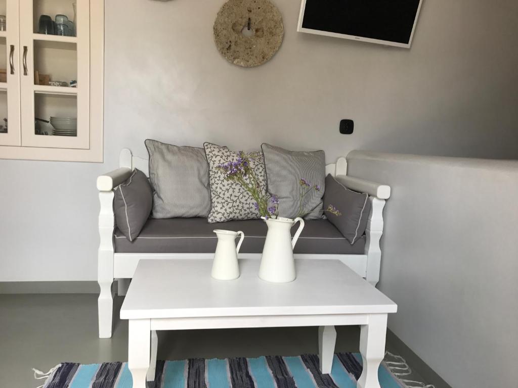 a living room with a couch and a table at Spitaki Serifos Studio in Rámos