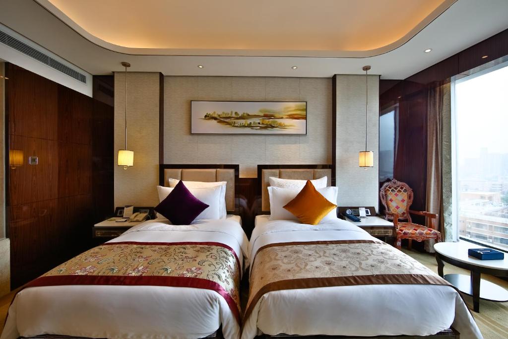 Postel nebo postele na pokoji v ubytování Chengdu CYNN Hotel