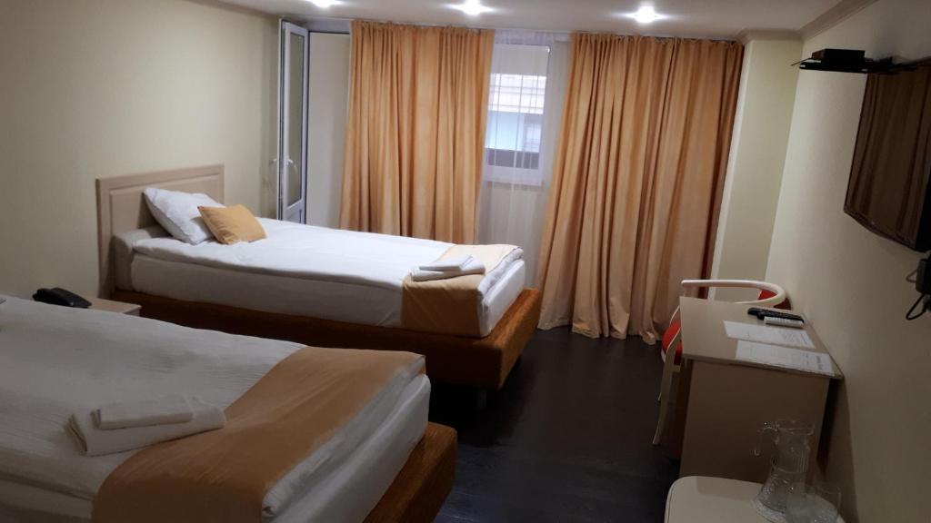 Postel nebo postele na pokoji v ubytování Jasmine Hotel