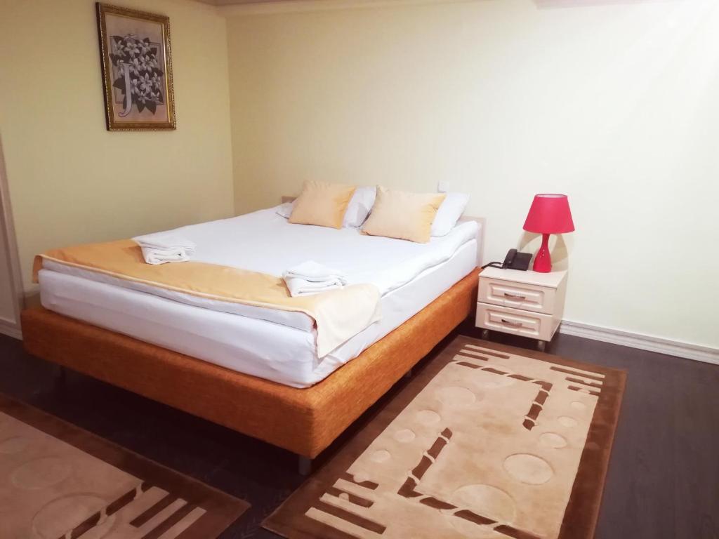 Postel nebo postele na pokoji v ubytování Jasmine Hotel