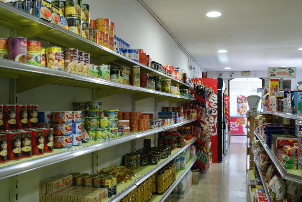 Supermarket nebo jiné obchody v  kempu nebo okolí