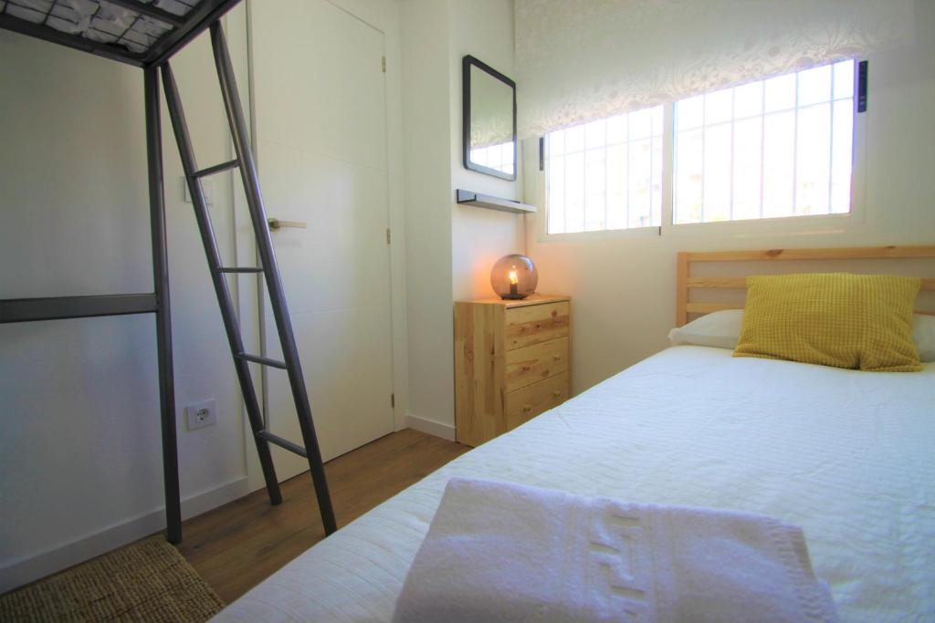 Postel nebo postele na pokoji v ubytování City Sea Views Apartment Alicante