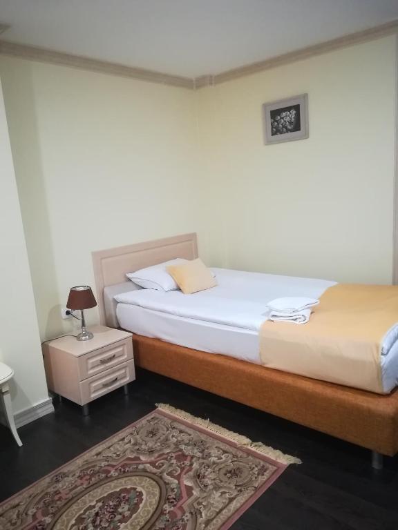 Postel nebo postele na pokoji v ubytování Jasmine Hotel