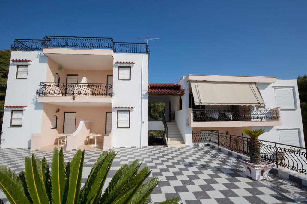 Balkón nebo terasa v ubytování Pefkides Aegina Boutique Apartments