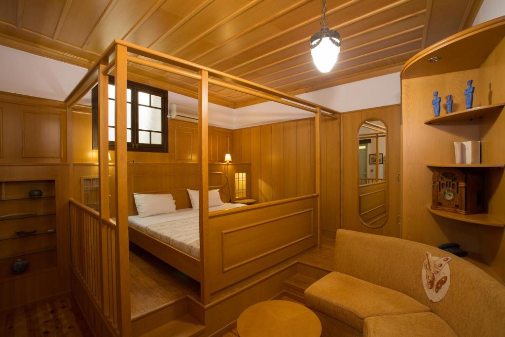 Postel nebo postele na pokoji v ubytování Nostos Hotel