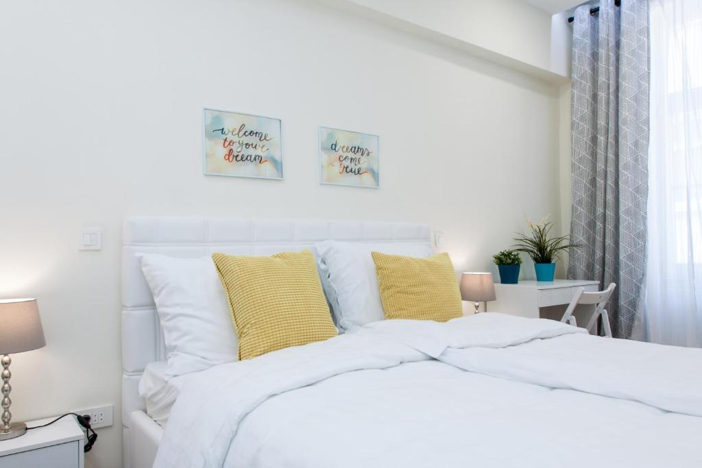 Posteľ alebo postele v izbe v ubytovaní Luxury Main Square Apartments