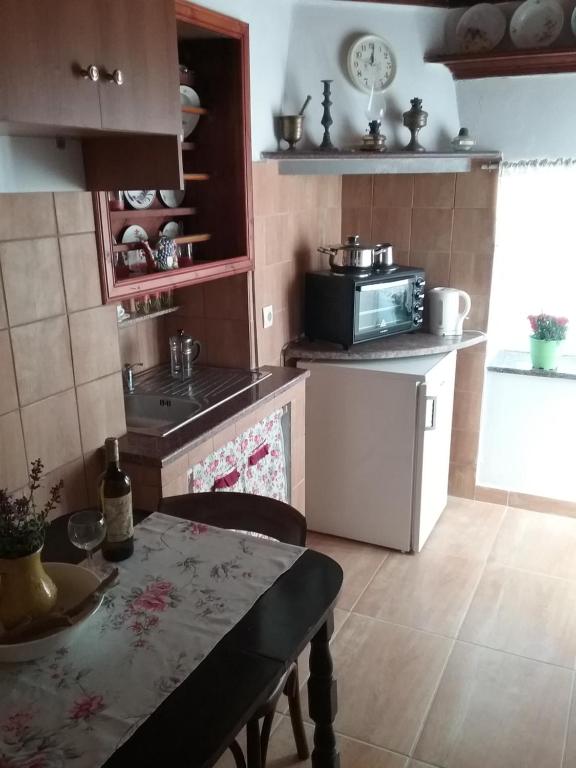 Kuchyň nebo kuchyňský kout v ubytování Karpathos house