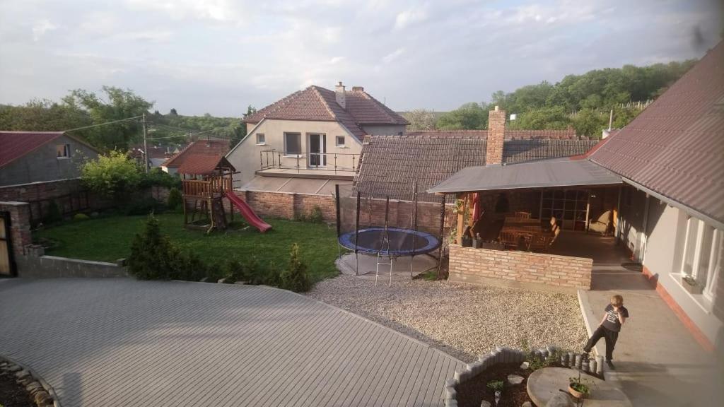 Budova, kde se prázdninový dům nachází