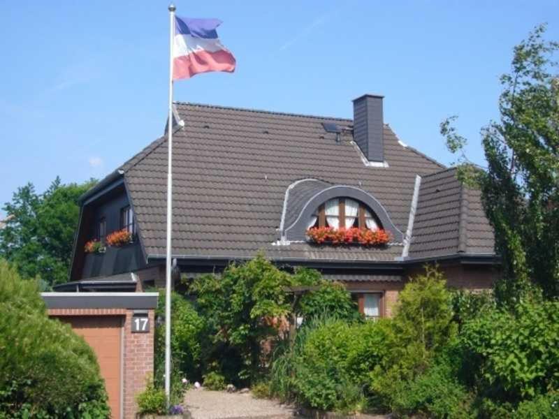 シャルボイツにあるHaus Tinaの旗の家
