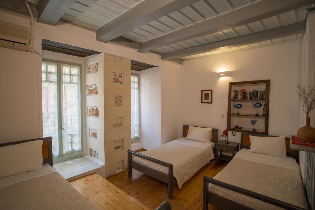Postel nebo postele na pokoji v ubytování Nostos Hotel