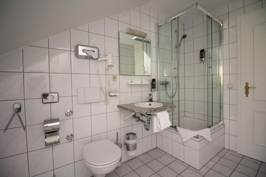 Hotel am See - Eenvoudige Eenpersoonskamer Met Gedeelde Badkamer