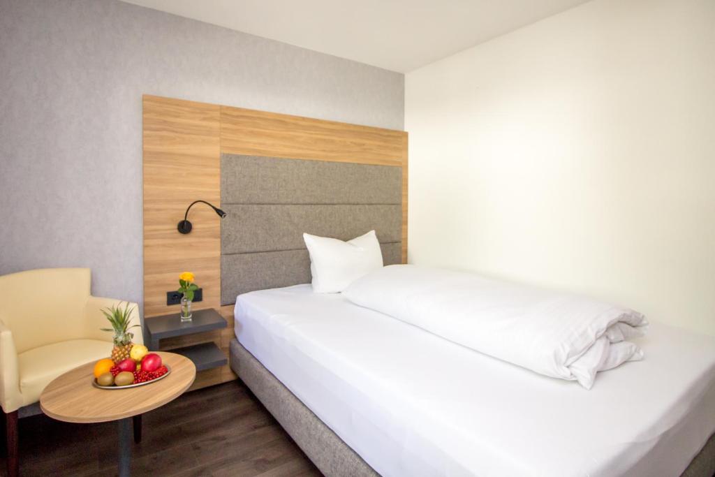 Postel nebo postele na pokoji v ubytování Hotel am See
