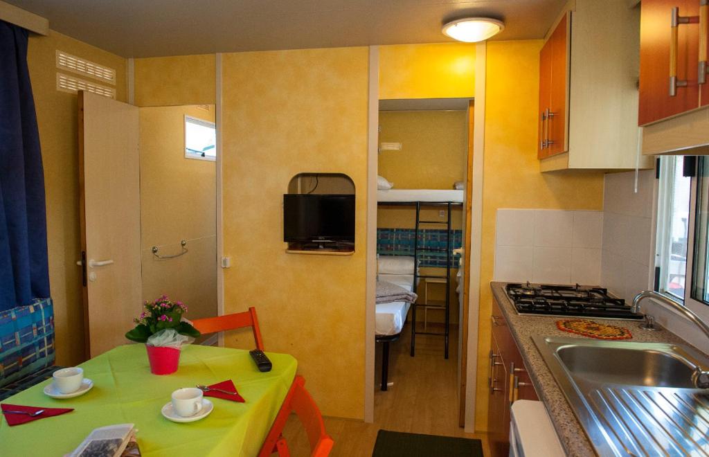 Kuchyň nebo kuchyňský kout v ubytování Camping Parco Capraro