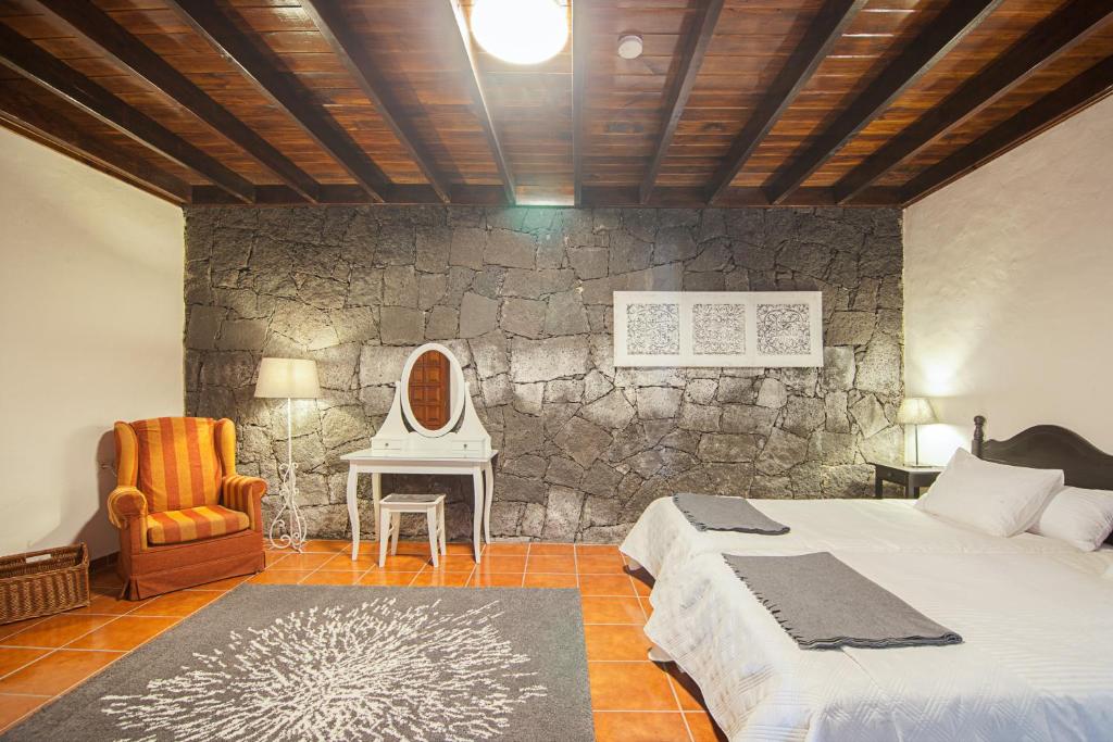 A bed or beds in a room at Apartamentos Rurales Islas Canarias