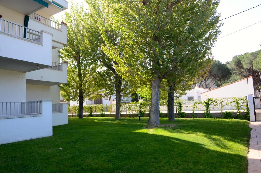 Zahrada ubytování CALA MONTGO - apartamentos
