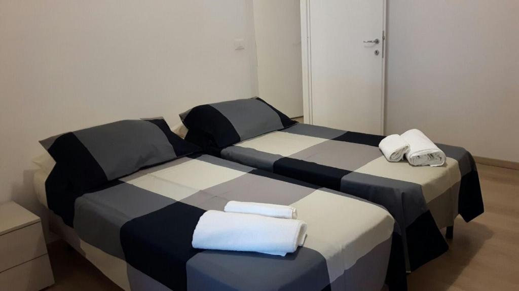 Łóżko lub łóżka w pokoju w obiekcie Alysia Apartment