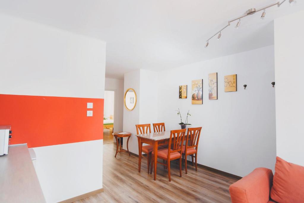 Jerry Apartman - Two-Bedroom Apartment With Balcony