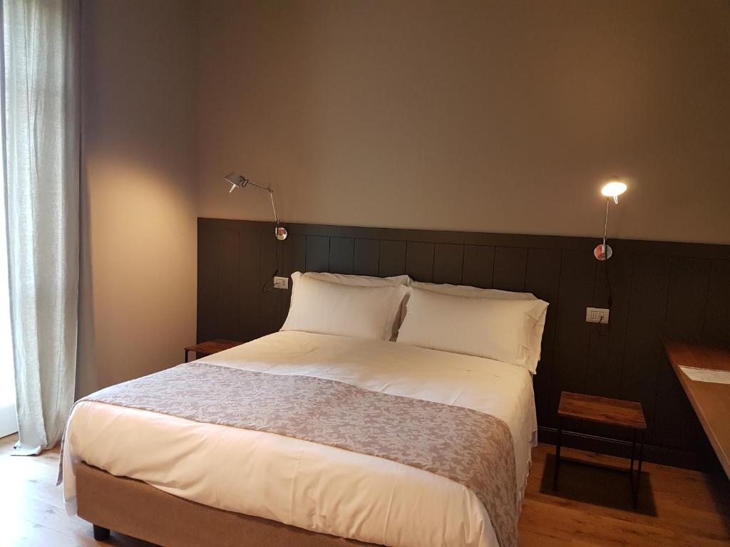 Postel nebo postele na pokoji v ubytování Locanda Ferro UNO, Golf Città di Asti