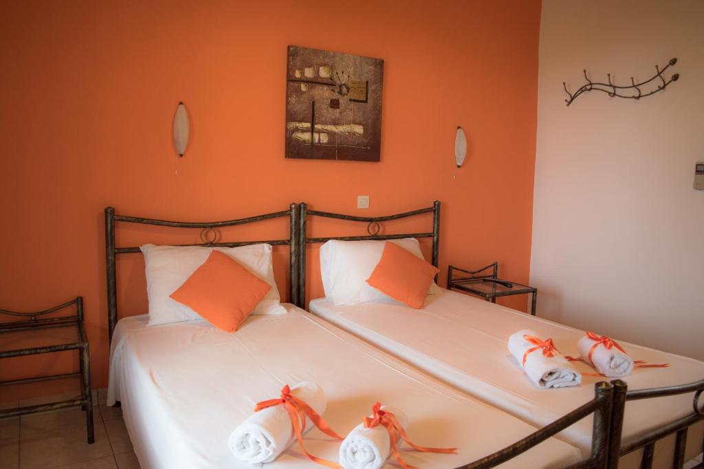 Postel nebo postele na pokoji v ubytování Mirsini Apartments