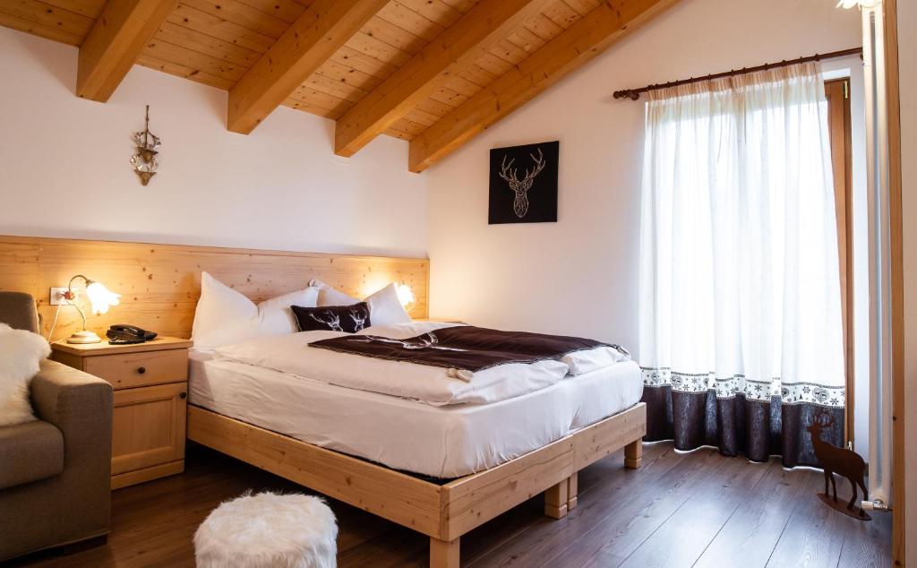 Postel nebo postele na pokoji v ubytování Hotel Chalet Giasenei