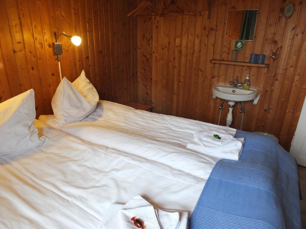 Postel nebo postele na pokoji v ubytování apartment Neðra-Vatnshorn