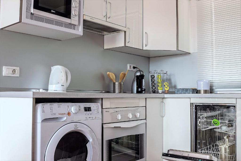 A kitchen or kitchenette at Ocean view La Quinta