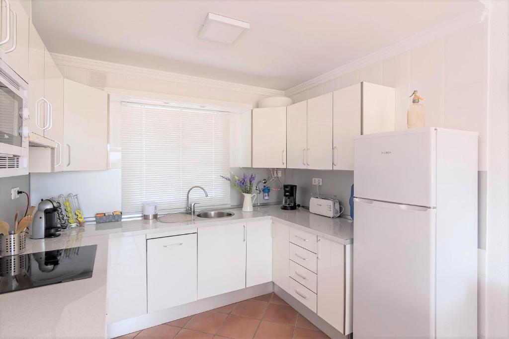 A kitchen or kitchenette at Ocean view La Quinta