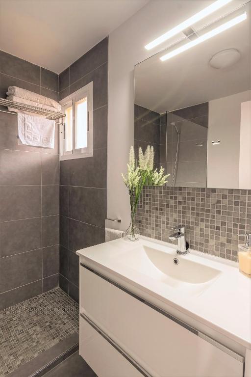 A bathroom at Ocean view La Quinta