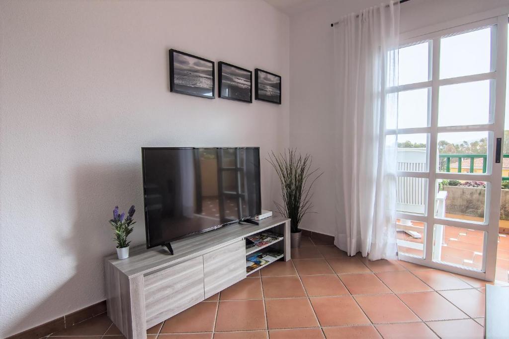 A television and/or entertainment centre at Ocean view La Quinta