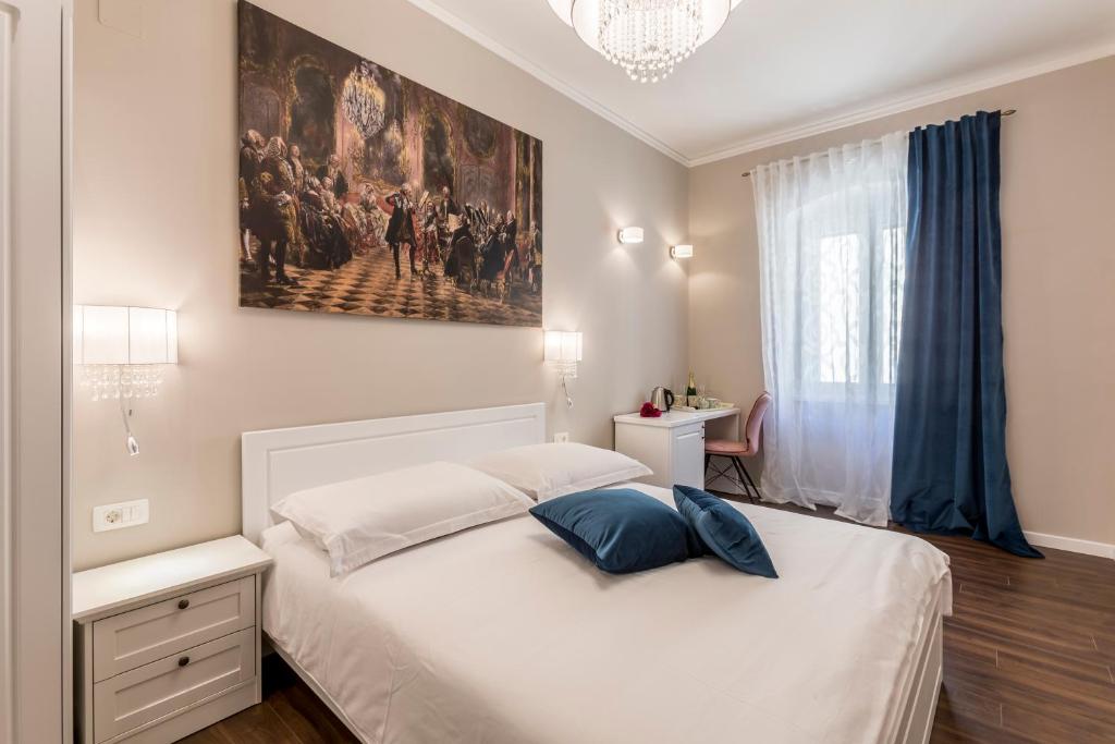 Posteľ alebo postele v izbe v ubytovaní Theatre of Dreams Rooms