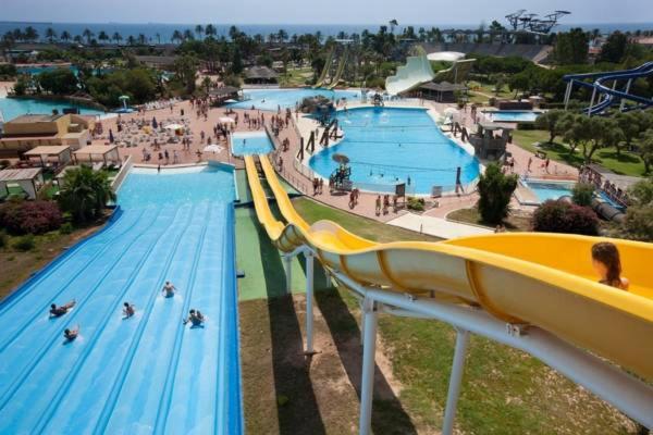 Bazén v ubytovaní Cambrils Vista Mar alebo v jeho blízkosti