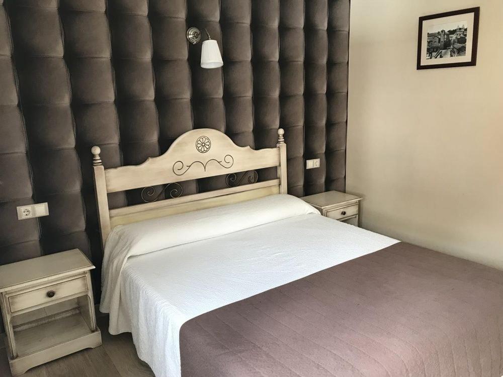 Postel nebo postele na pokoji v ubytování HOSTAL-CAFE GUTGRECO