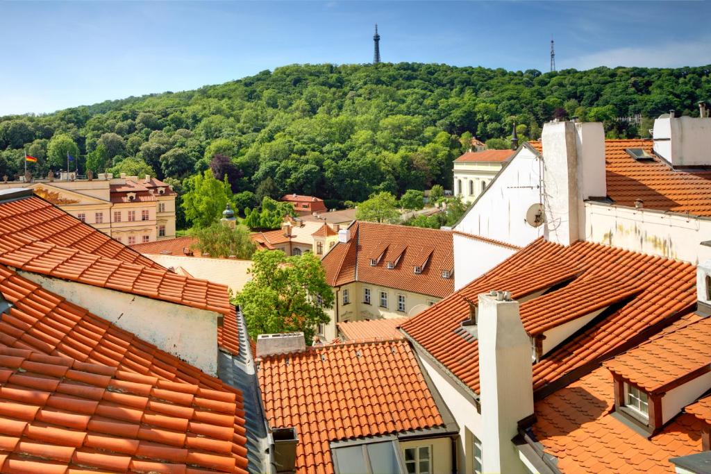 Nespecifikovaný výhled na hory nebo výhled na hory při pohledu z hotelu