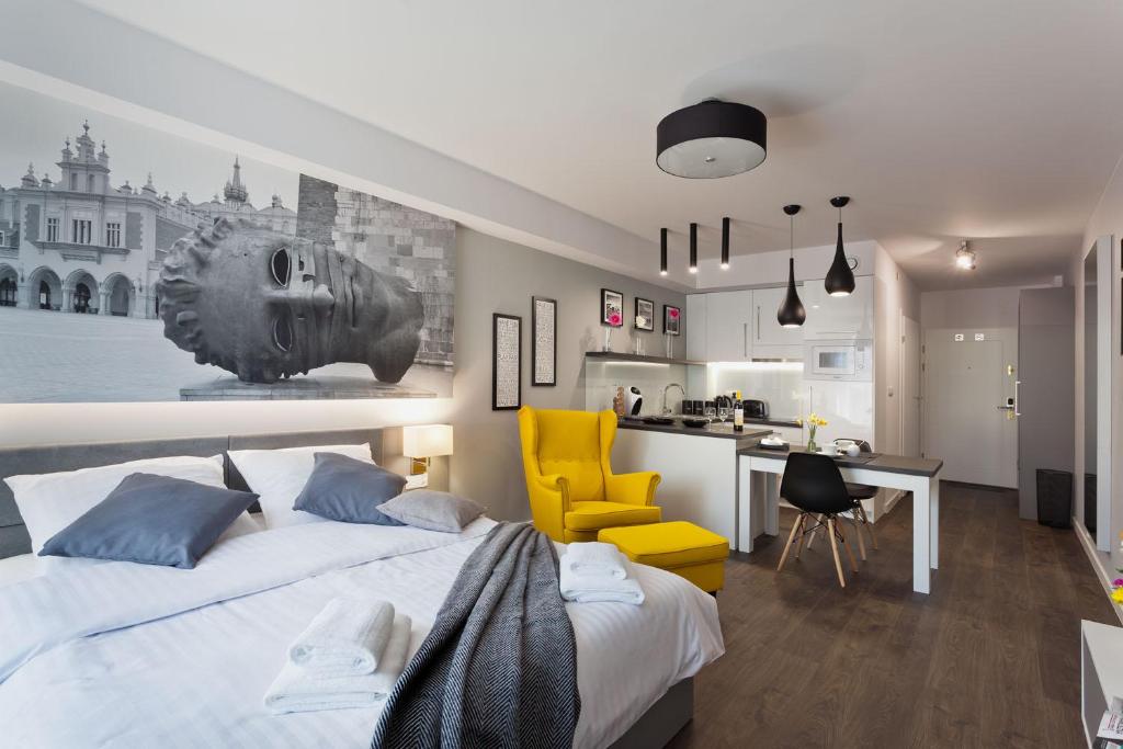 Posteľ alebo postele v izbe v ubytovaní City Point Apartment Old Jewish Quarter