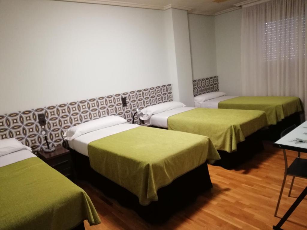 Postel nebo postele na pokoji v ubytování Pensión La Rioja