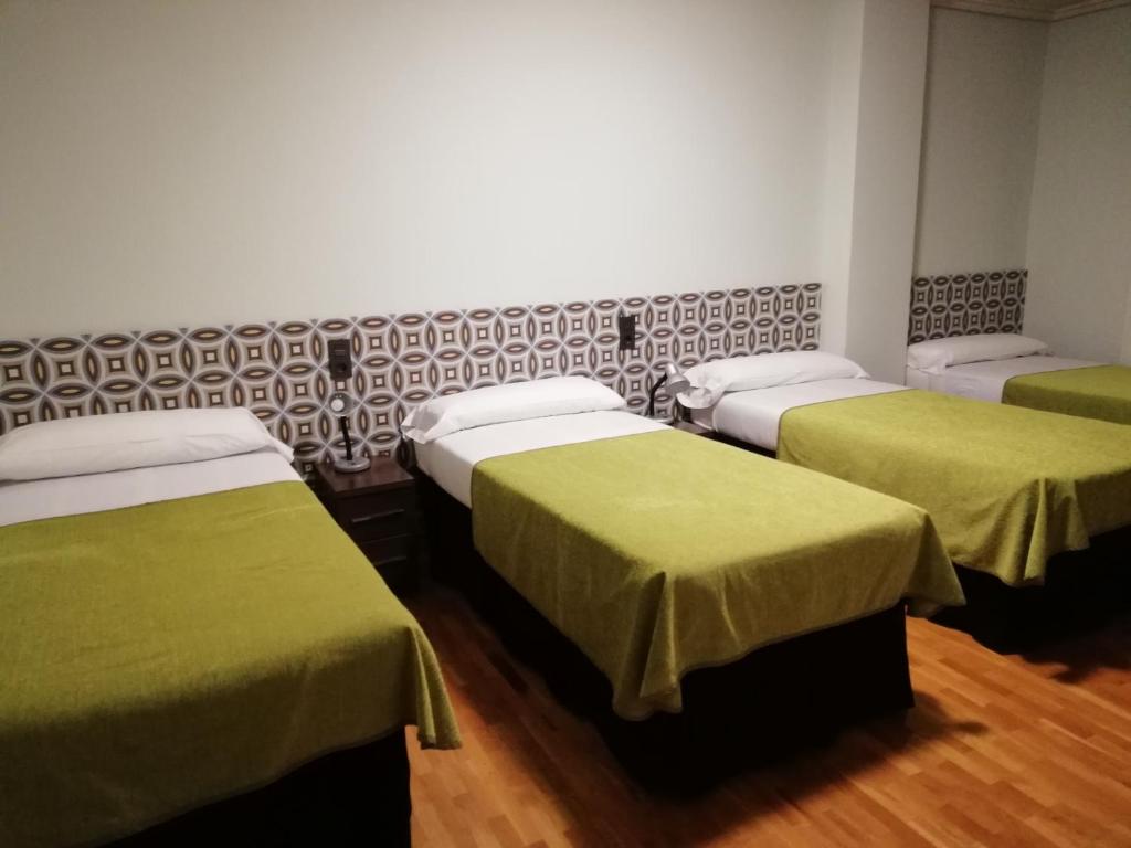 Postel nebo postele na pokoji v ubytování Pensión La Rioja
