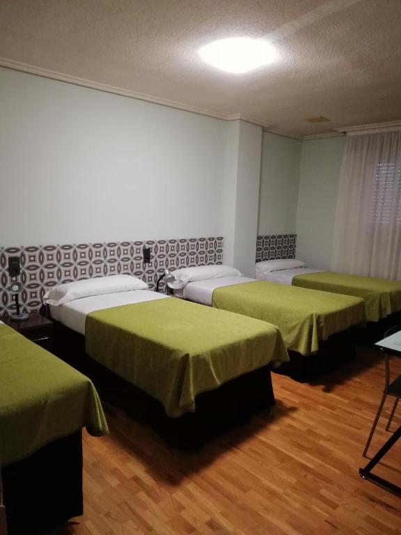 Postel nebo postele na pokoji v ubytování Pensión La Rioja
