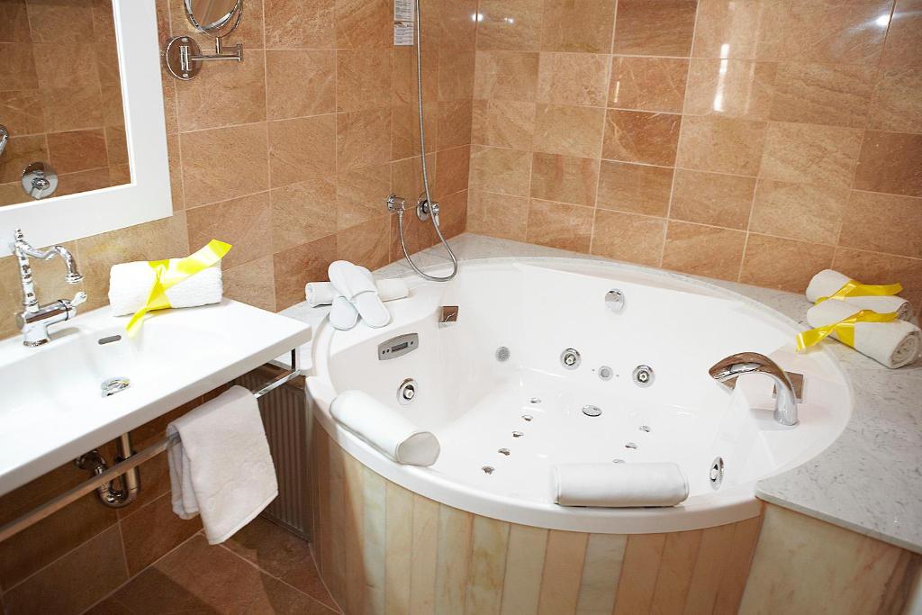 A bathroom at Hotel Spa Porto Cristo