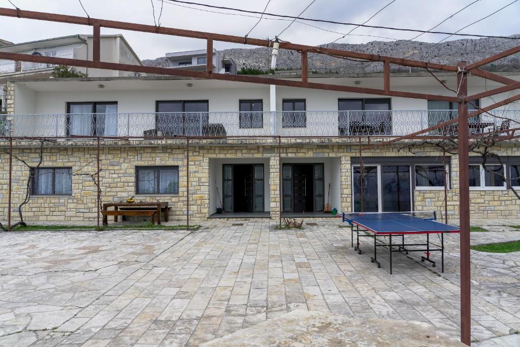 Patio alebo iná vonkajšia časť ubytovania Apartments L&L