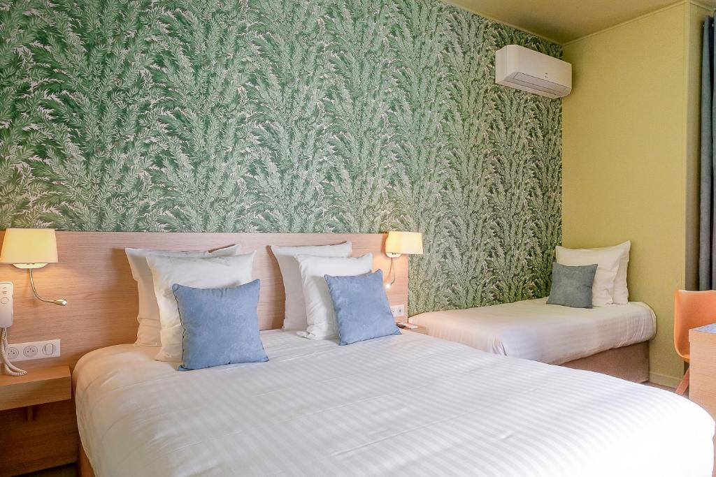 
Small Family Room - Courtyard View
