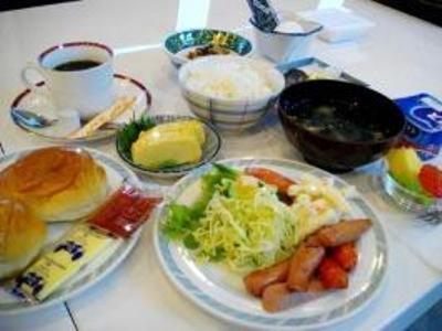 ホテルの敷地内または近くでの食事または食べ物