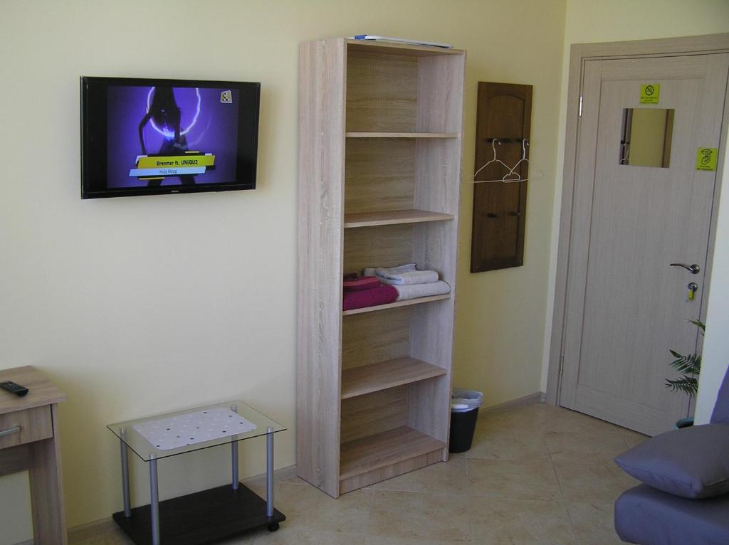 TV a/nebo společenská místnost v ubytování Orange Guest Rooms