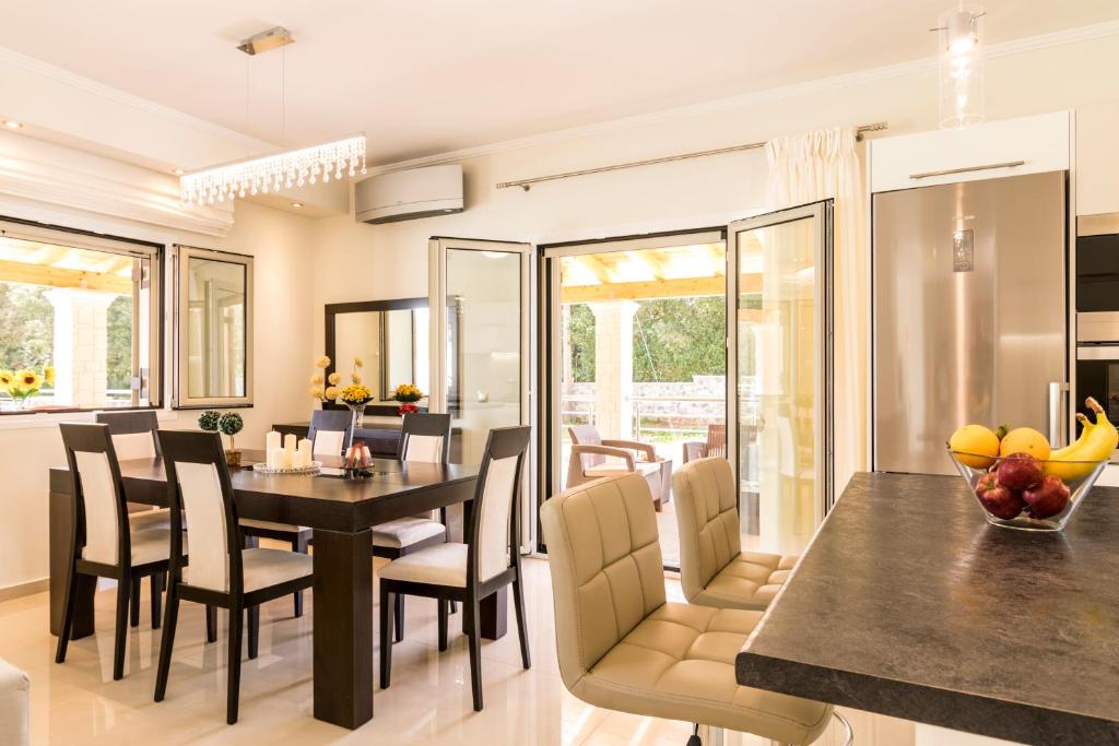 A seating area at Villa Johnnie